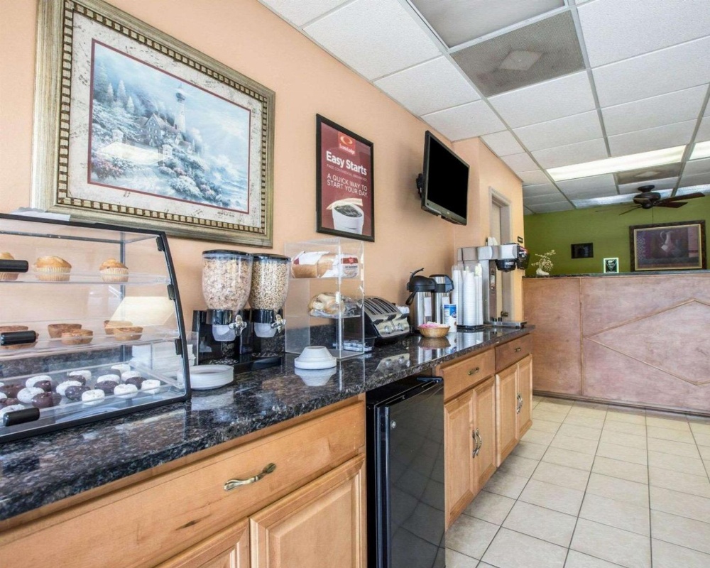 Econo Lodge Biltmore